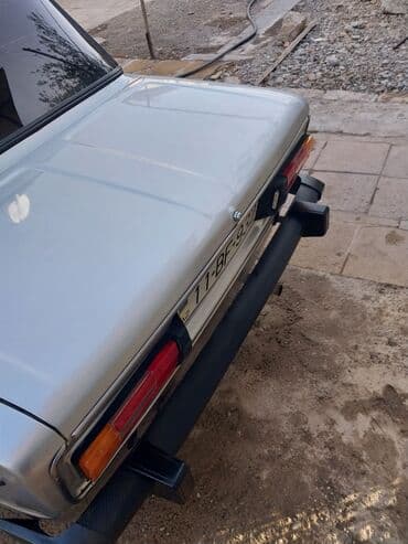 турбо.аз все об автомобилях в азербайджане: Lada klassik sedan Xüsusiyyətlər: - Korpus: 4 qapılı sedan, gümüşü — 5