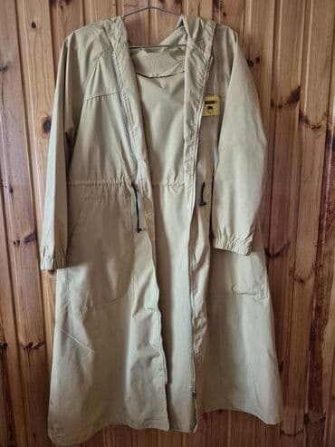 i̇dman qadın ətəkləri: Qara payetli qadın paltarı + bej rəngli kapüşonlu yağmurluq + kişi — 3