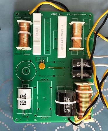 Audio: 2 yollu akustik sistem üçün pasiv krossover (Professional Audio — 1