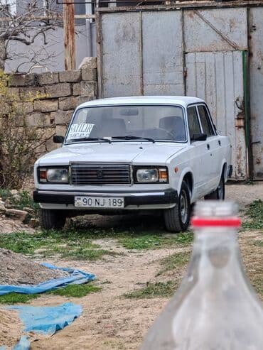 vaz: VAZ 2107, ağ rəng, sedan kuzov. Xüsusiyyətlər: - Klassik “07” — 3