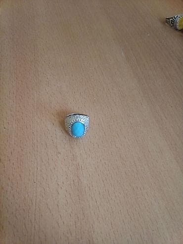 halqa qizil sirqalar: Uzuk kisi — 1