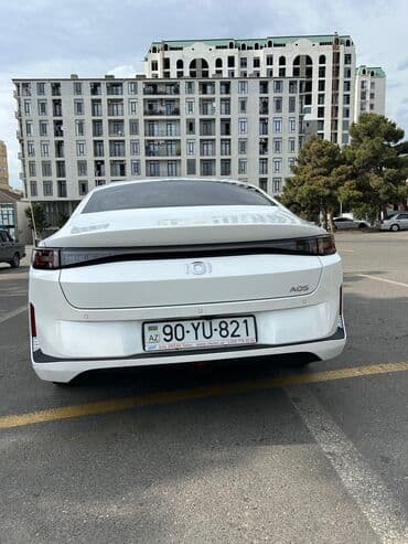 bmw x7 2009: Changan Qiyuan A05: 1.5 l | 2024 il 24085 km Sedan — 2