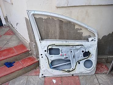 ford masin satisi: Toyota aqua sol wofer qabag qapi eteynde duzelen zedesi var — 2