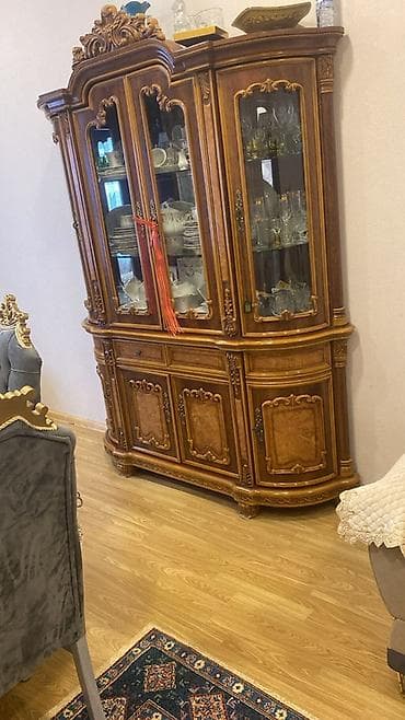 elcin: Klassik üslubda taxta vitrin-bufet - Material: kütləvi taxta, oyma — 1