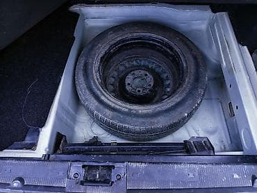 tap az avtomobillər: Mercedes-Benz E‑Class (W210) sedan - Kuzov: bej rəngli, 4 qapı — 7