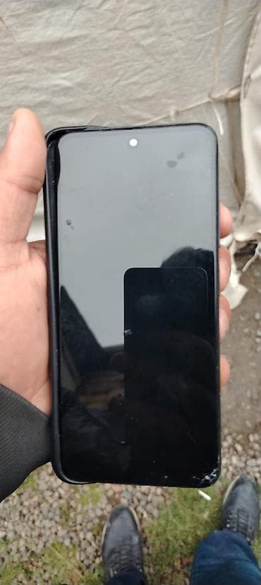 s21 ikinci el: Smartfon – qara rəng, düz kənarlı korpus, ön kameraya görə mərkəzdə — 5