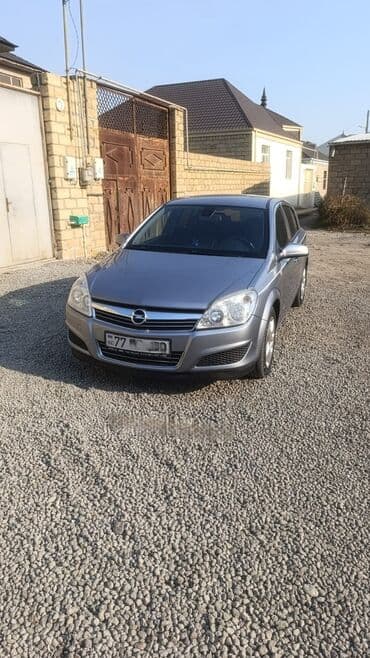 Opel Astra H hatchback Bez kraska bez