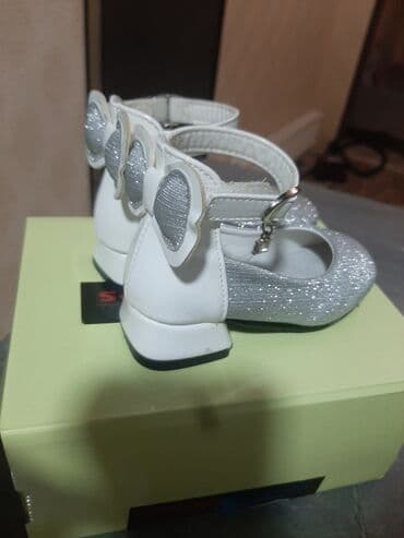 uşaq cemperləri: Gümüşü rəngli, zərli qız uşağı baletkaları 1 defe geyinib usaq 30 azn — 1