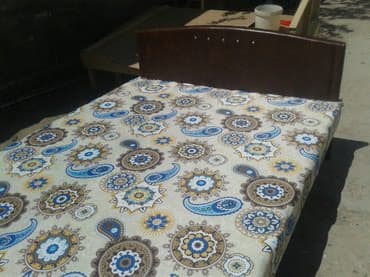 təzə taxt: Taxt
teze 2 neferlikdir
tam mohkem — 5