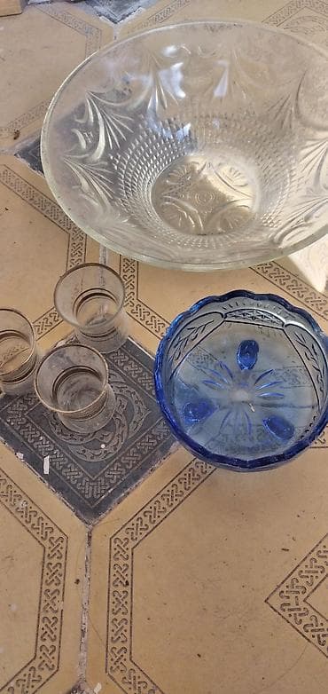 balaca tort sekilleri: - 1 ədəd iri, şəffaf şüşədən budaq və romb naxışlı meyvə/salatyönlük — 4