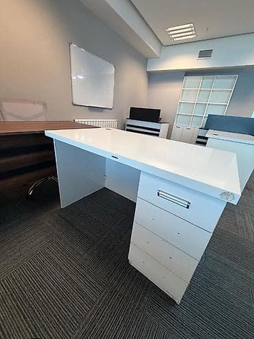 Офисная мебель: Az istifadə olunmuş ofis mebelləri satılır. ✔️ 3 ədəd iş masası ✔️ 1 — 3