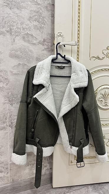 Qadınlar üçün qışlıq süni dərili biker tipli kürk astarlı gödəkcə -