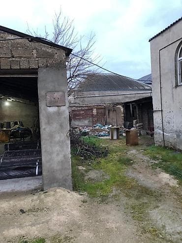 qalmaga yer: Salam. Həyət satilir 4 sot yarim icində tikili var abyekt kimi — 6
