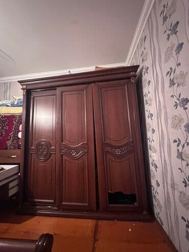 Masalar və oturacaqlar: Kupe, 3 qapılı Düz dolab, Şifonyer — 7