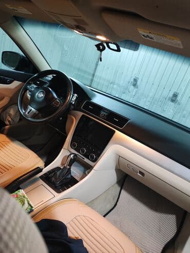 Volkswagen Passat: 2.5 l | 2012 il Sedan