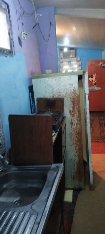 купить бак для воды: Kirayə üçün 1 otaqlı kiçik həyət evi. - Otaq: çarpayı, şkaf, xalça — 3
