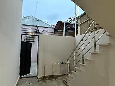 semkir bina az: Xırdalanda 2 mərtəbəli həyət evi - Plan: Aşağıda geniş giriş/qaraj — 10