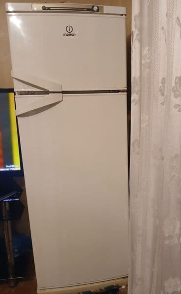 teze soyducular: İşlənmiş 2 qapılı Indesit Soyuducu Satılır, rəng - Ağ — 2
