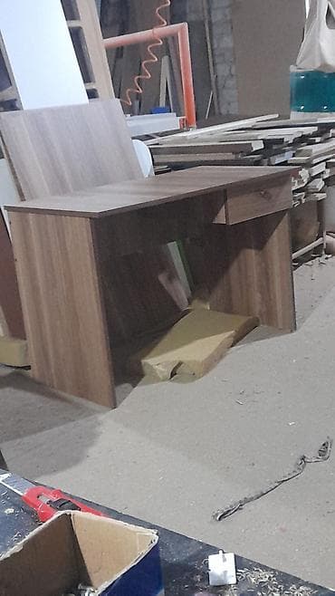 Ofis masaları: Yeni, Müdir üçün, Dördbucaq masa — 4