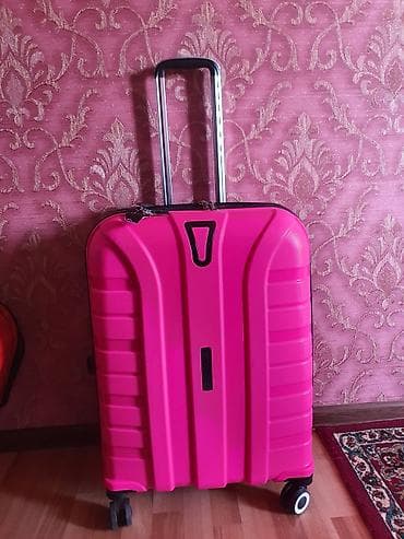 Sərnişin çamadanı – təkərlı, teleskopik tutacaqlı, sərt korpuslu -