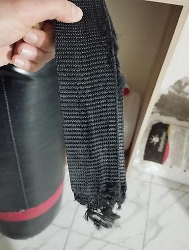 Boks kisələri: Boks üçün asqılı zərbə çantası - Material: qara-qırmızı rəngli — 2