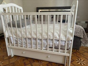 Детская мебель: Для девочки и мальчика, Четырехугольная, Колыбель, Без бортиков, С матрасом, Без механизма качания — 1