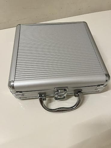 Alüminium pokər dəsti – daşıma çemodanında Məhsul təsviri: - Kompakt