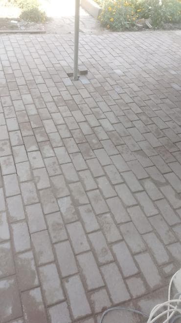 Xidmət: Tam döşəmə abadlaşdırma və səki daşı işləri. waccapda
