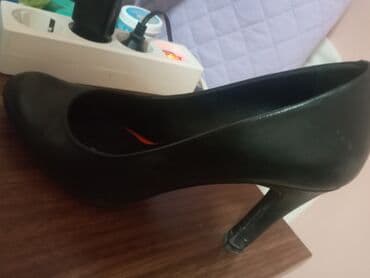 женские толстовки на молниями: Туфли, Размер: 35, цвет - Черный, Б/у — 5