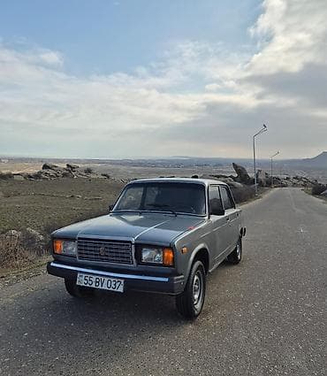 Lada 2107 sedan - Kuzov: 4 qapılı sedan, boz rəng - Mühərrik