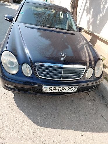 Mercedes-Benz E 200: 1.8 l | 2004 il Sedan