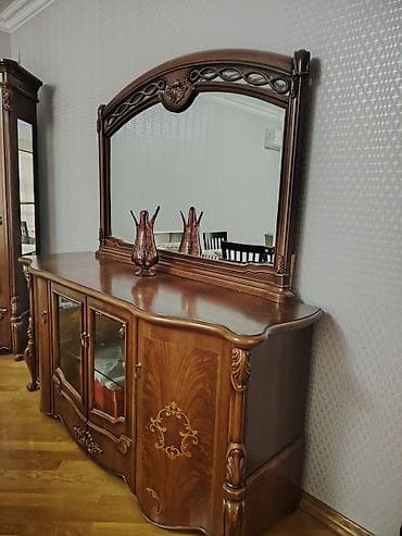 Klassik üslubda qonaq otağı üçün vitrin 3və bufet-dresuar dəsti.3 lu