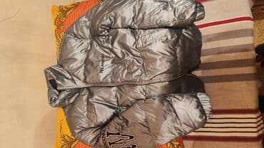 kurtkalar 2021: Gümüşü rəngdə şişmə qış gödəkçəsi - Parlaq metalik-boz rəng - Ön — 2