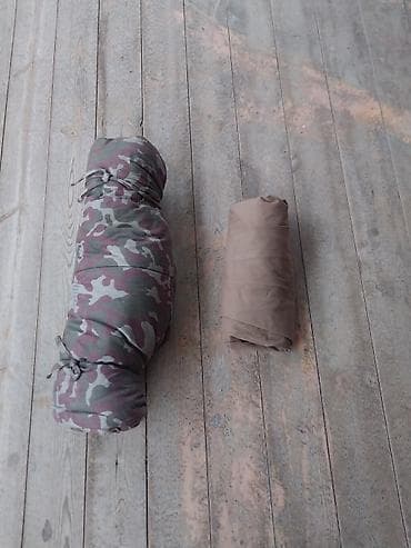 ucuz paltolar: Çadır/dağ yürüşü üçün 2‑də‑1 dəst: hərbi naxışlı yuxu torbası + suya — 3