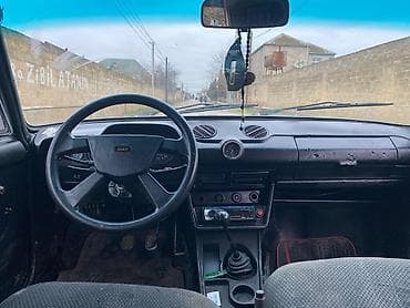audi q5 3 tdi: VAZ 2106 sedanı - Kuzov: 4 qapı, ağ rəng - Salon: qara rəngli şüşələr — 5