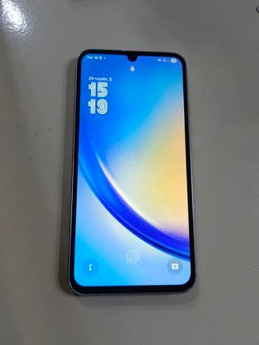 Audio: Smartfon – gümüş rəngli korpus, üçlü arxa kamera və damcı formalı ön — 4