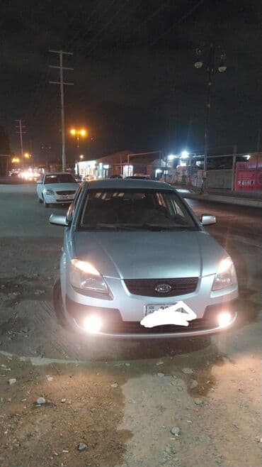 багажник на крышу баку: Kia Rio hatchback – gümüşü rəngdə, kompakt və qənaətcil şəhər — 2