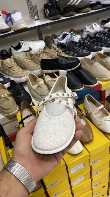 flis kişi tolstovkaları: Məhsul: Kişi və qadın ayaqqabıları – gündəlik və stil kombinasiyası — 13