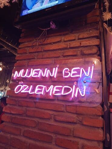 Рекламные щиты: Tecili kiraye ev lazimdi,otaq yoldaşi da olar🫠 — 1