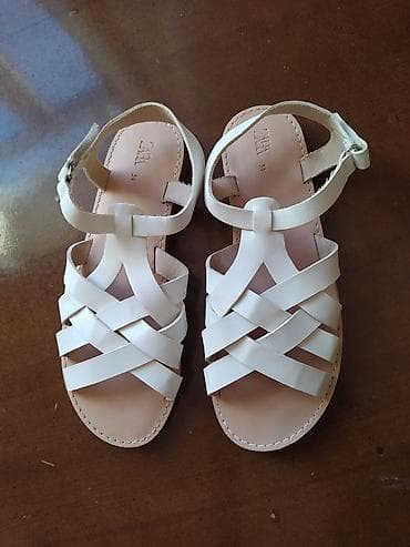usaq geyimler: Zara sandalet. Yeni! 34razmer. 20azn — 2