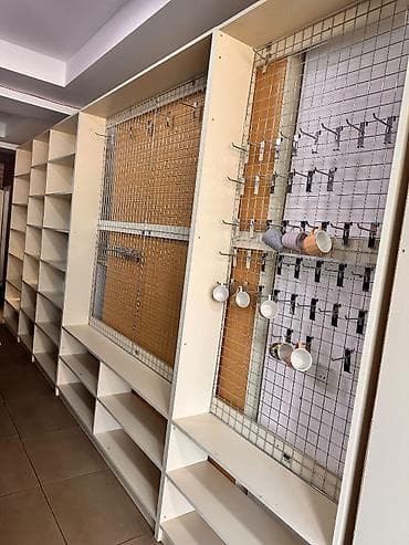 divar vitrini: Mağaza üçün vitrin stendi və şəbəkəli asma sistemi - Modul tipli — 2