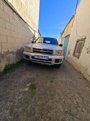 ниссан жук: Nissan Pathfinder SUV - Kuzov: gümüşü rəng, 5 qapı, yüksək klirensli — 6