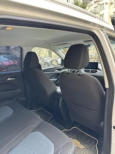 Motonəqliyyat: Chevrolet Captiva, ağ rəng, şəhər və ailə üçün geniş və funksional — 6