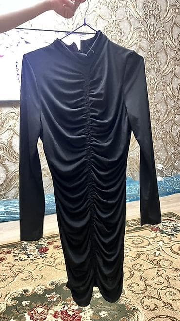 dress: Qara rəngli, uzunqol, dizə yaxın uzunluqda ziyafət donu. Parıltılı — 3