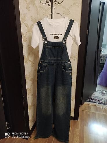 xonça desti: Qadın geyim və ayaqqabı dəsti - Ağ qısaqoll T‑şört + tünd mavi cins — 1