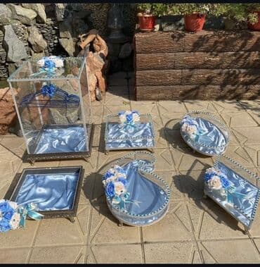 6 ədəd xonça satıram.Əla vəziyyətdədir. Üzərində gülləri çox