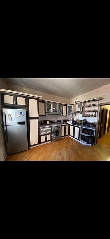Ev və bağ: Metbex mebeli tecili satilir Uzun (soldaki) hisse 3.85 Qisa (sagdaki) — 1