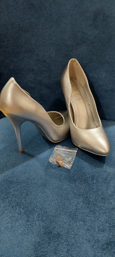 женские толстовки на молниями: Туфли, Размер: 37, цвет - Серебристый, Новый — 2