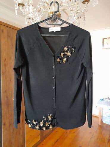 Svitşotlar: AF,Mol,dan
49 azn ə,alınıd.
M,38,(R),İşlənmiş. 
55,60,kq,çəki — 1