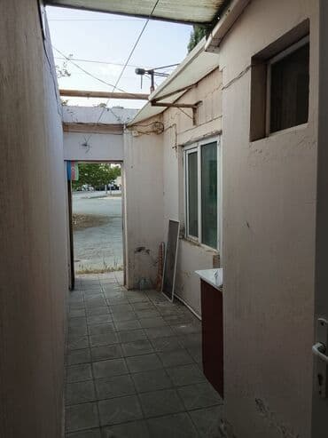 agdasda tecili satilan evler: Satılır/icarəyə verilir: həyət evi və ayrıca qaraj/ustaxana sahəsi — 8